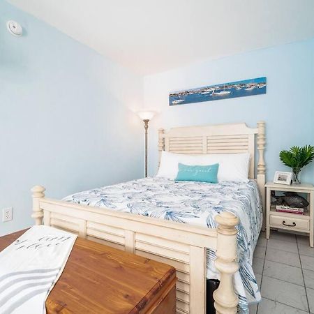 Why Knot Getaway...Rooftop With Waterview! Unit D Beaufort Eksteriør bilde