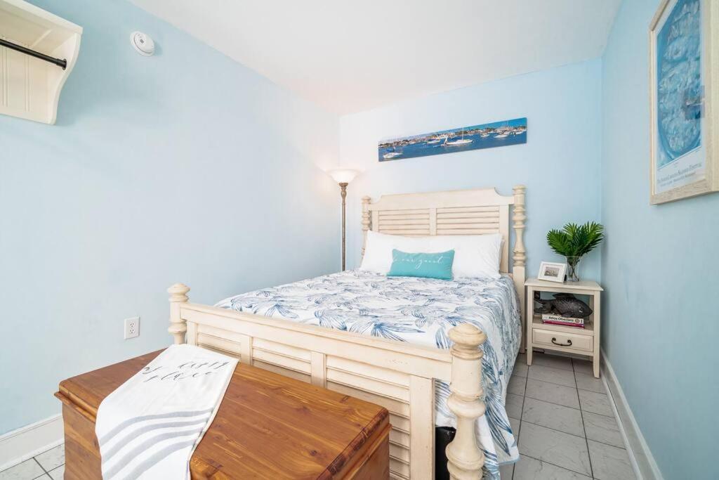 Why Knot Getaway...Rooftop With Waterview! Unit D Beaufort Eksteriør bilde