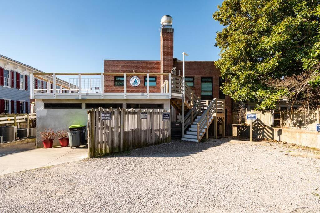 Why Knot Getaway...Rooftop With Waterview! Unit D Beaufort Eksteriør bilde