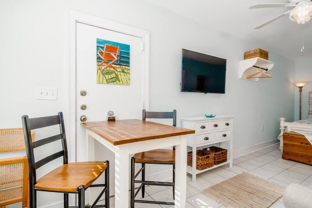 Why Knot Getaway...Rooftop With Waterview! Unit D Beaufort Eksteriør bilde