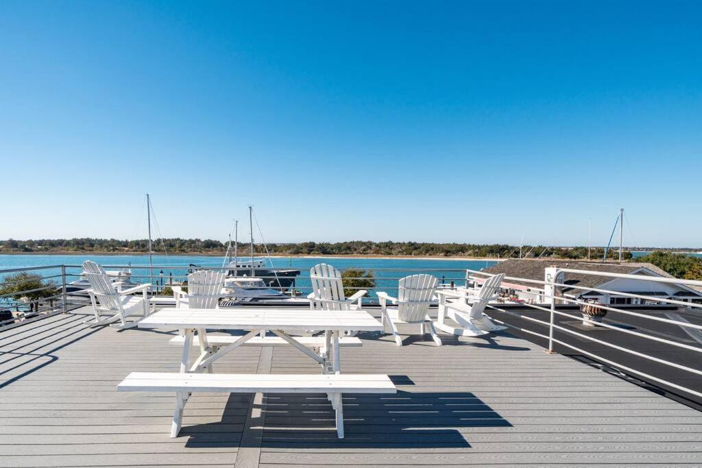 Why Knot Getaway...Rooftop With Waterview! Unit D Beaufort Eksteriør bilde