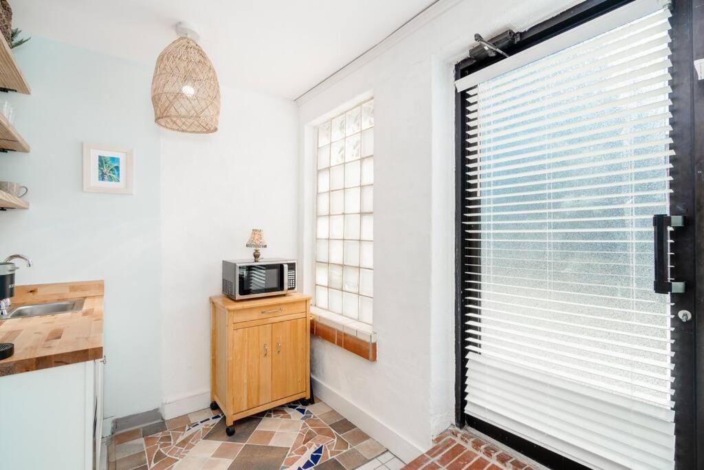 Why Knot Getaway...Rooftop With Waterview! Unit D Beaufort Eksteriør bilde