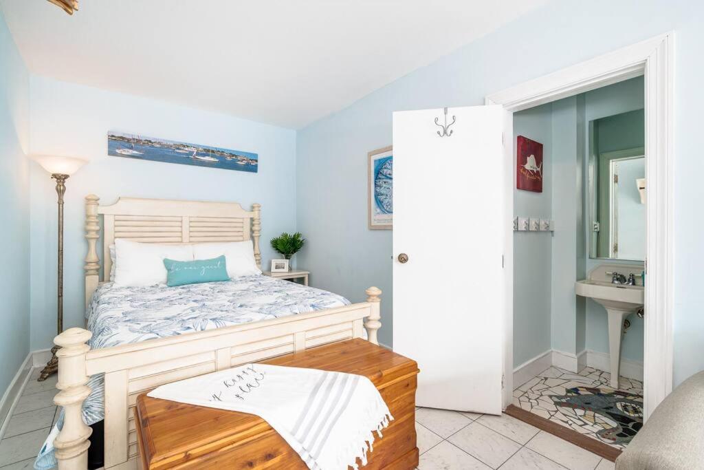Why Knot Getaway...Rooftop With Waterview! Unit D Beaufort Eksteriør bilde