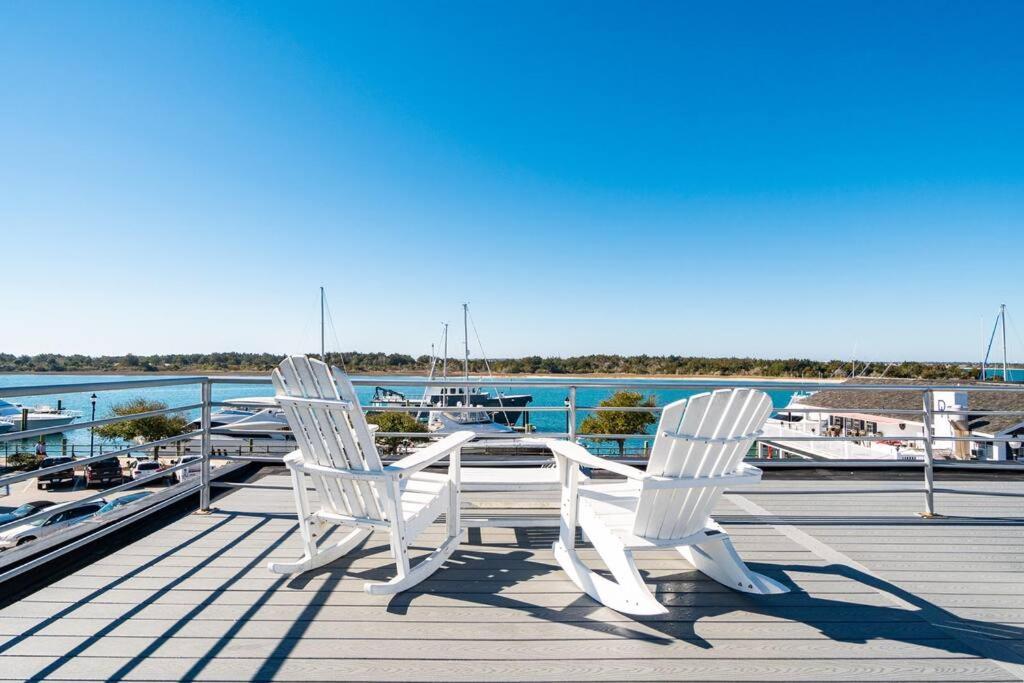 Why Knot Getaway...Rooftop With Waterview! Unit D Beaufort Eksteriør bilde