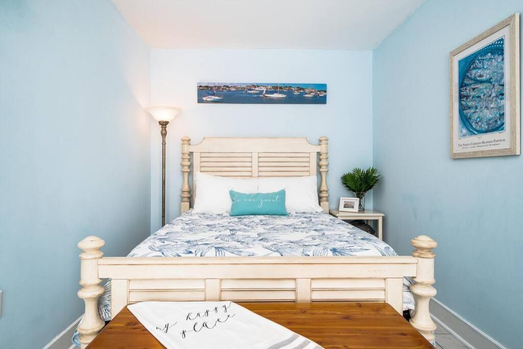 Why Knot Getaway...Rooftop With Waterview! Unit D Beaufort Eksteriør bilde