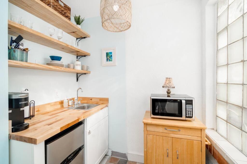 Why Knot Getaway...Rooftop With Waterview! Unit D Beaufort Eksteriør bilde