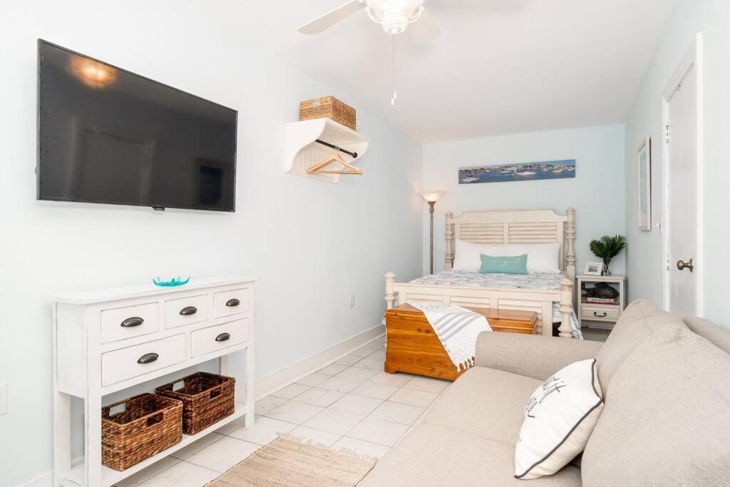 Why Knot Getaway...Rooftop With Waterview! Unit D Beaufort Eksteriør bilde