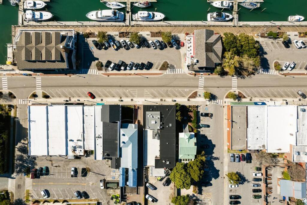 Why Knot Getaway...Rooftop With Waterview! Unit D Beaufort Eksteriør bilde